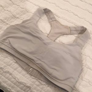 Lululemon size 8 bra, includes pads